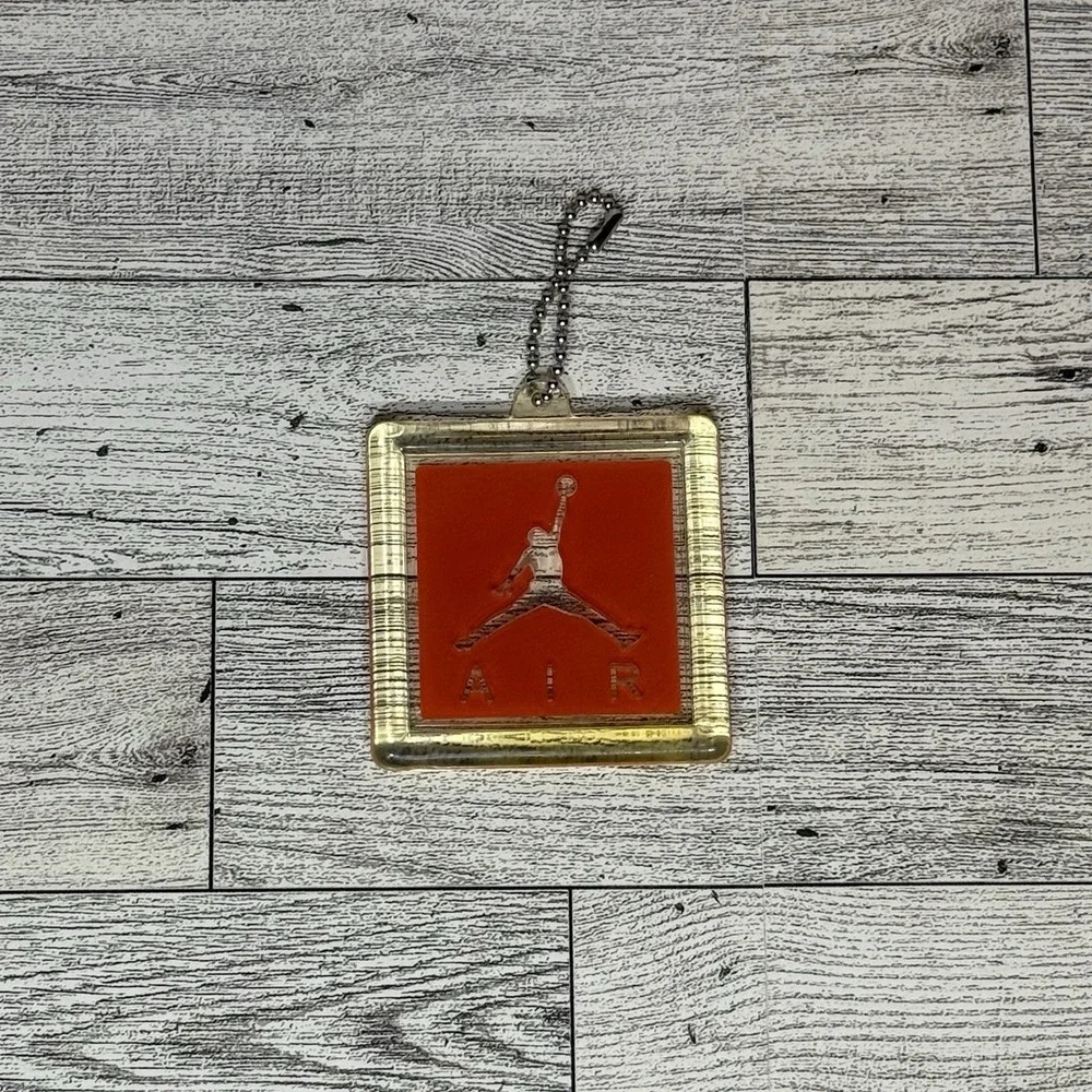 NIKE AIR JORDAN III RETRO OG JUMPMAN KEYCHAIN HANG TAG Orange VTG VGC